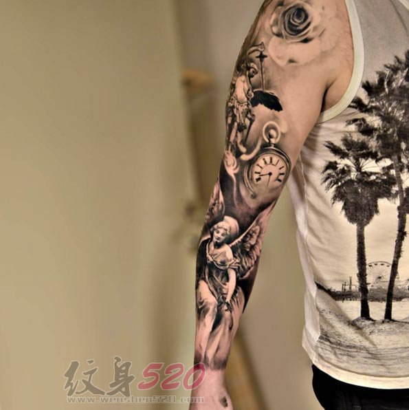 霸气的男性手臂上黑灰点刺技巧人物肖像花臂纹身图案
