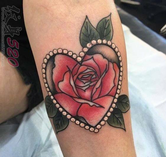 女生手臂上心形元素创意个性小图案文艺小清新纹身图案