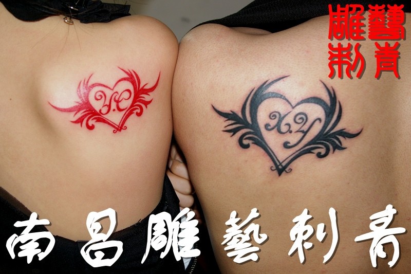 男女背部情侣蓝色羽翼刺青图案