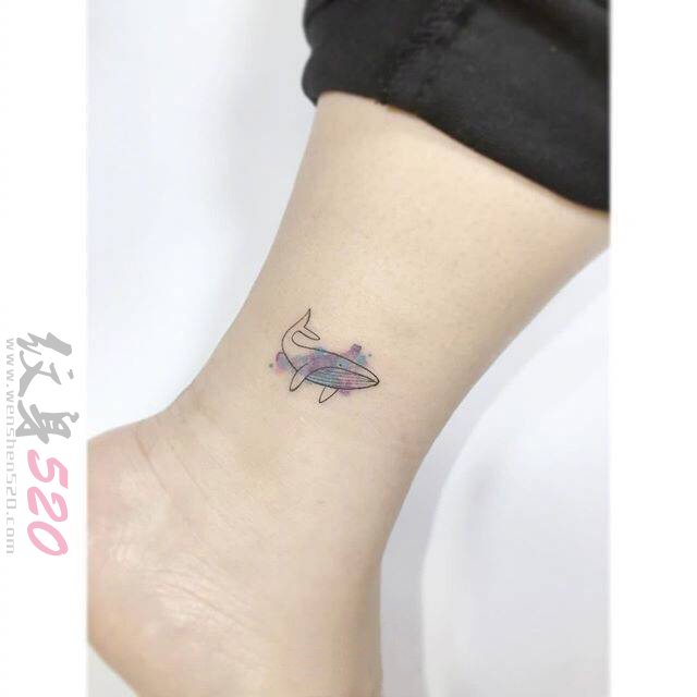 女生脚踝上黑色线条动物鲸水彩泼墨文艺小清新纹身图片