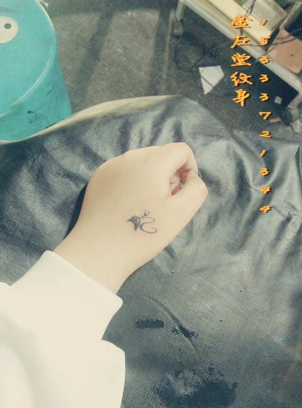 虎口猫咪纹身@#金左堂纹身#➹盖疤痕➹修改纹身 安阳纹身 水冶纹身