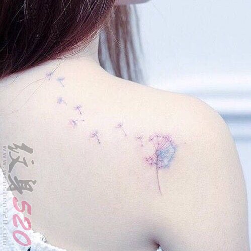 女生背部彩绘水彩蓝紫色渐变色文艺小清新蒲公英纹身图片