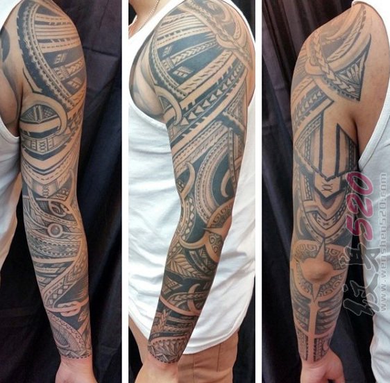 男生手臂上黑色线条几何元素创意花臂纹身图案