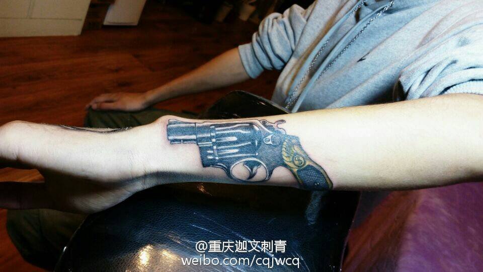 手臂纹身，左轮纹身，重庆迦文刺青，重庆纹身，重庆刺青，江北纹身，沙坪坝纹身，解放碑纹身