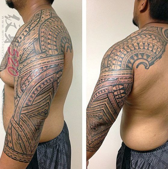 男生手臂上黑色线条素描几何元素霸气花臂纹身图案