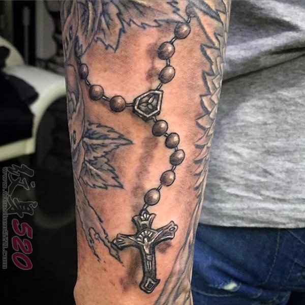 多款关于十字架的黑色素描点刺技巧项链纹身图案