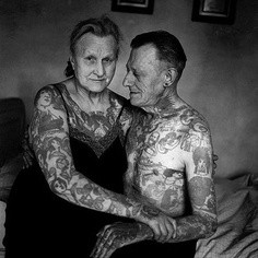 老年夫妇全身花纹纹身图