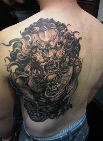 男士后背黑白霸气狮子纹身图案