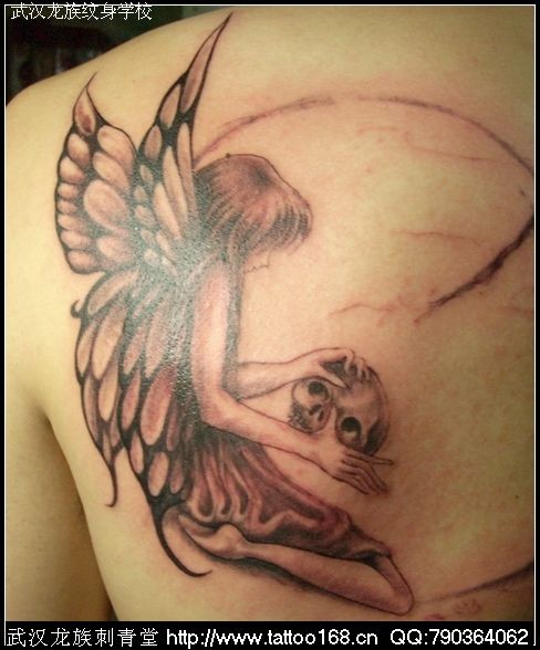 美女背部天使骷髅纹身图片