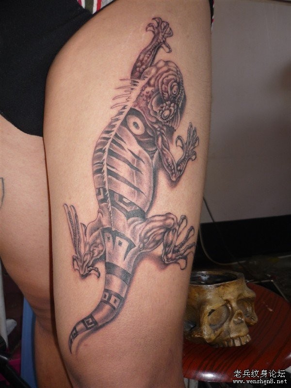 个性男人手臂霸气蜥蜴纹身图片