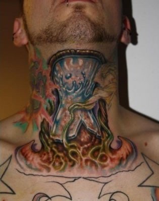 个性脖子上喉结处houjiechu的刺青图片作品