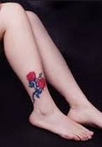 适合女生的小腿梅花纹身