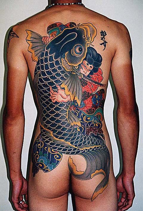 鲤鱼背部半身纹身图案
