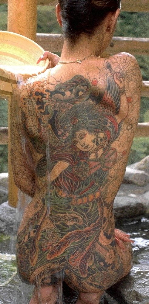日本黑社会女老大  全裸纹身图片