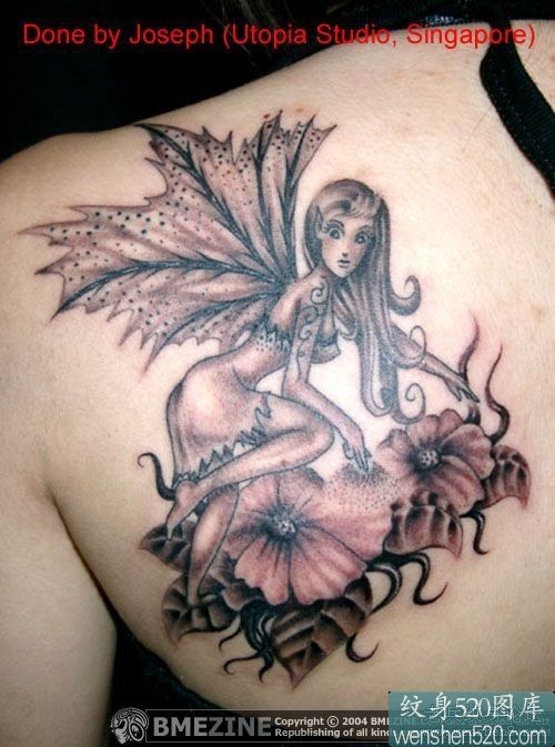 花朵上的带翅膀的女子纹身
