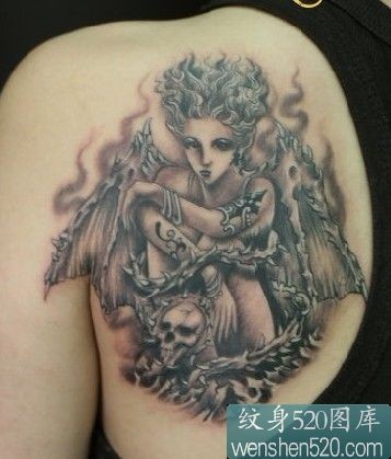 后肩部骷髅和女天使纹身