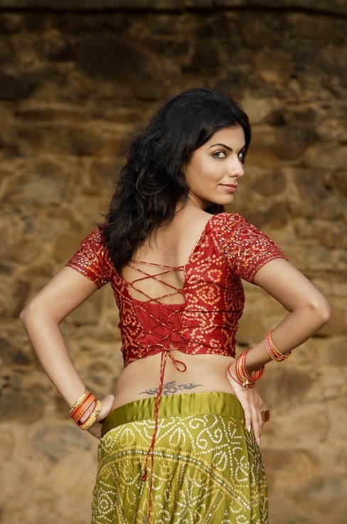 印度美女后腰图腾纹身
