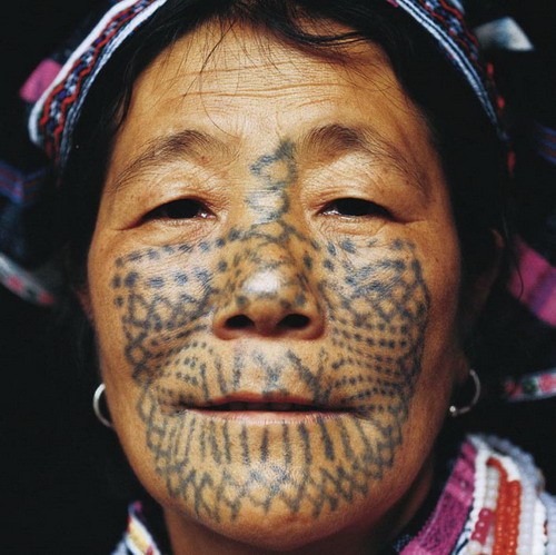古老流传的中国部落女子面部刺青