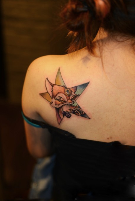 美女香肩星星狐狸纹身图案