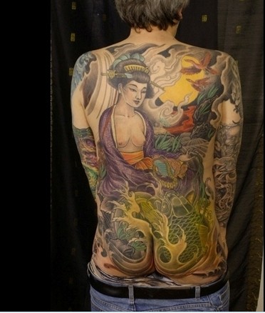 男士背部满背美女鲤鱼纹身图案