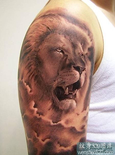 武汉纹身：大臂狮子头纹身图案图片
