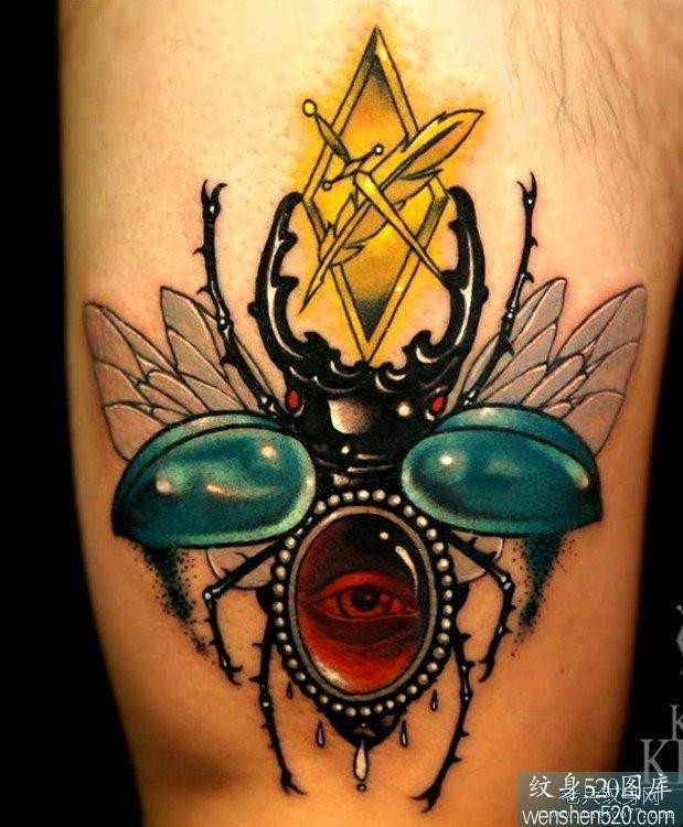 纹身图库推荐一款彩色昆虫纹身作品
