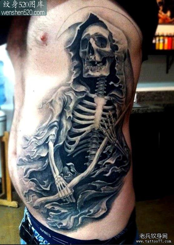 侧腰上一张经典的死神纹身图案
