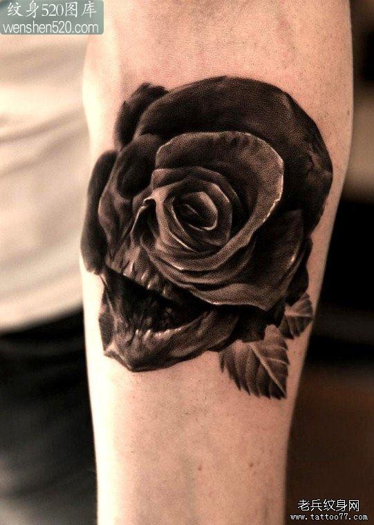 小臂上一张怪异的玫瑰花骷髅纹身作品