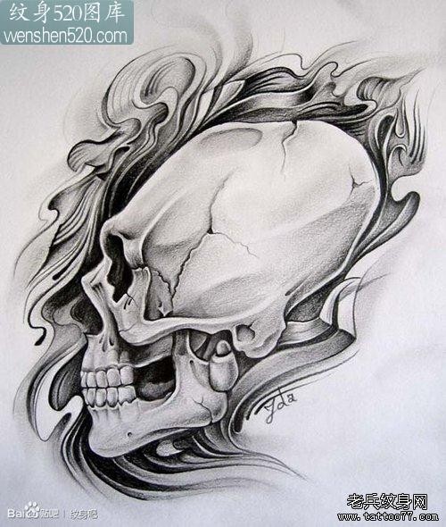 流行时尚的一张黑灰骷髅纹身手稿