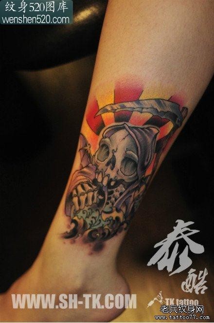 一张时尚很酷的彩色死神纹身图案
