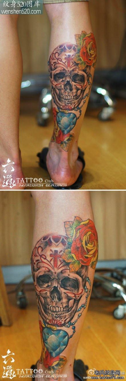 腿部潮流经典的欧美骷髅玫瑰花纹身图案