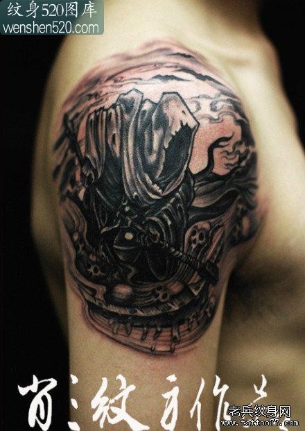 手臂经典潮流的一张黑灰死神纹身图案