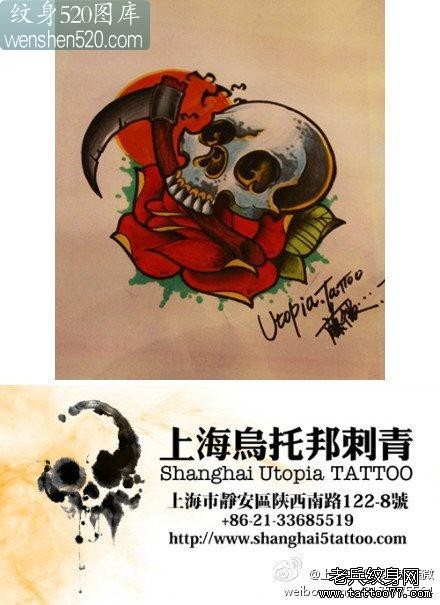 一张小巧潮流的骷髅与玫瑰花纹身手稿