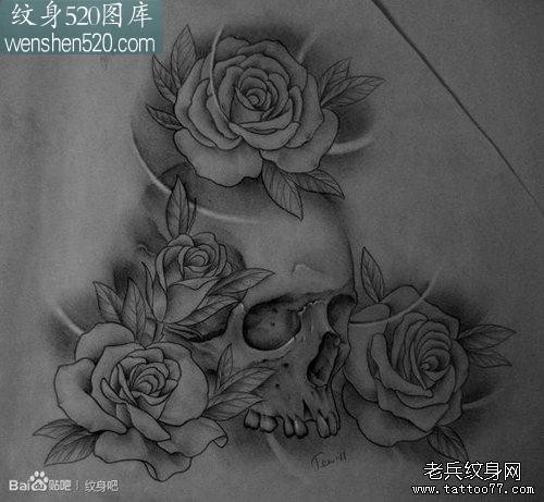 一张潮流经典的黑灰骷髅与玫瑰花纹身图案