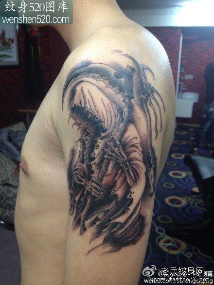 男人手臂经典的死神纹身图案