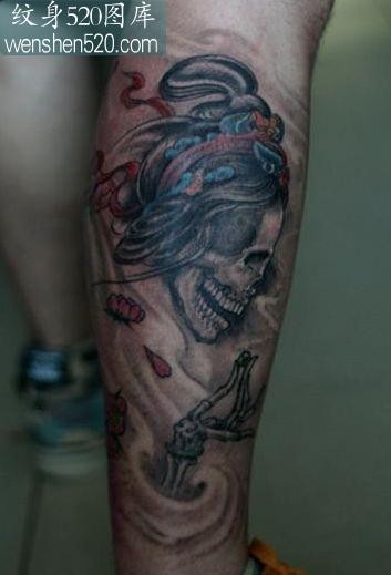 腿部帅气的骷髅纹身图案
