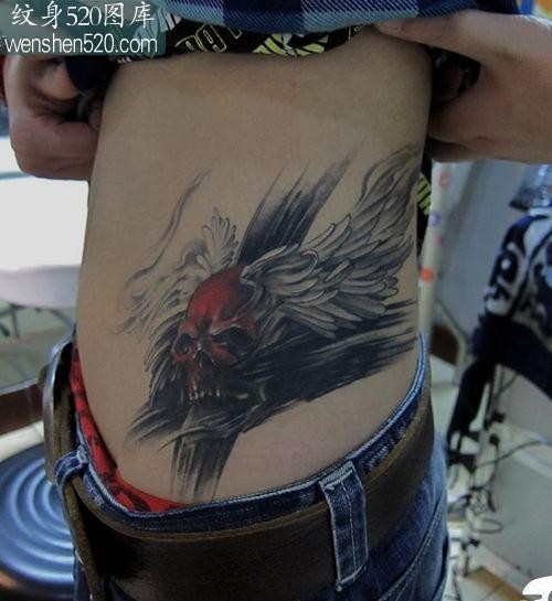 超酷的一张骷髅翅膀纹身图案