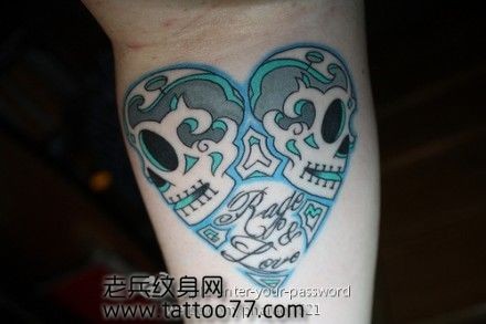腿部另类经典的爱心骷髅纹身图案