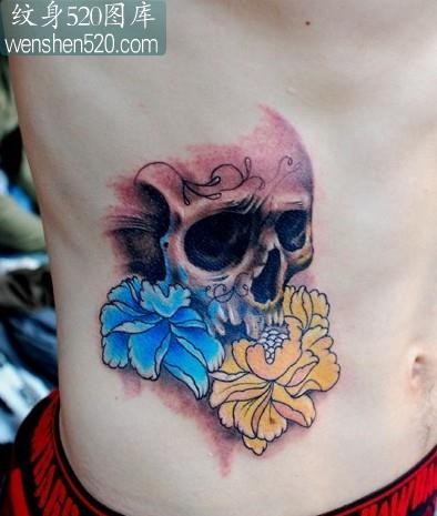 腰部花卉骷髅纹身图案