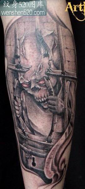 恶魔纹身图案：腿部骷髅恶魔纹身图案纹身图片