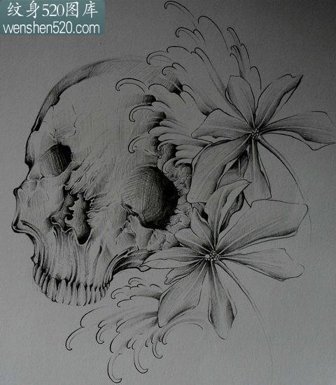骷髅纹身图案：骷髅花卉纹身图案纹身图片