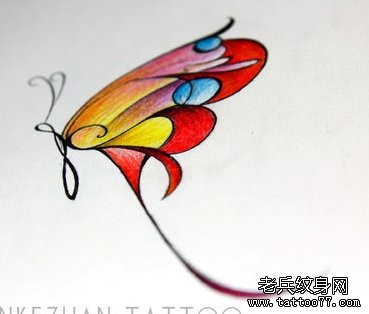 一张前卫小巧的蝴蝶纹身手稿