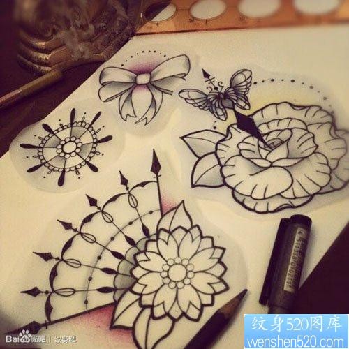 一张前卫流行的花卉纹身手稿