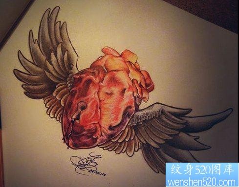 一张很酷流行的心脏与翅膀纹身图片