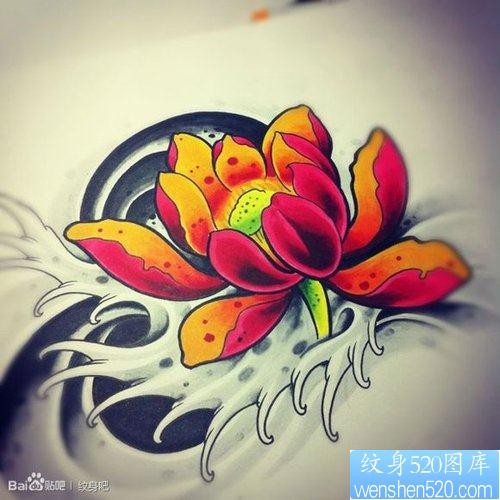 一张唯美流行的传统莲花纹身图片