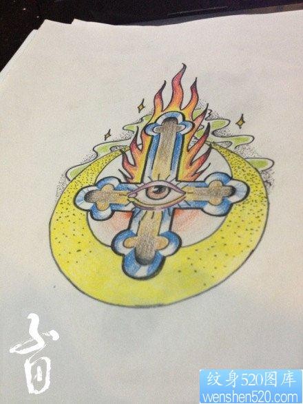 一张精美流行的十字架纹身图片