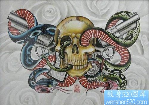 流行很帅的一张骷髅蛇手枪纹身图片