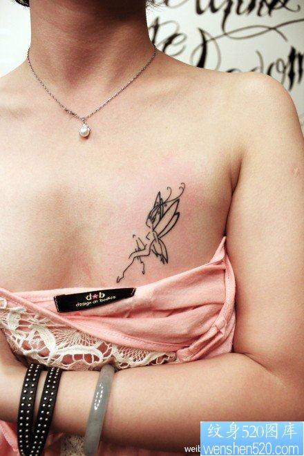 女人胸部前卫小巧的精灵纹身图片