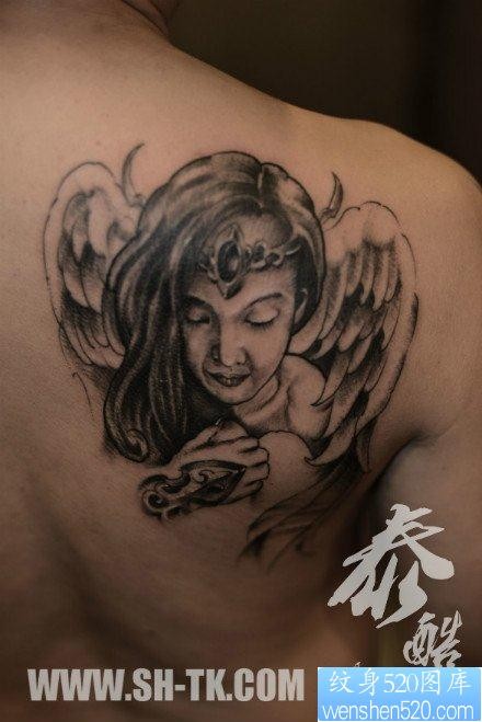 男性肩背漂亮唯美的天使纹身图片