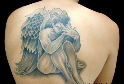 男性后背前卫性感的天使纹身图片